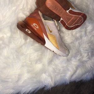 WOMEN'S NIKE AIR MAX 270 CASUAL SHOES